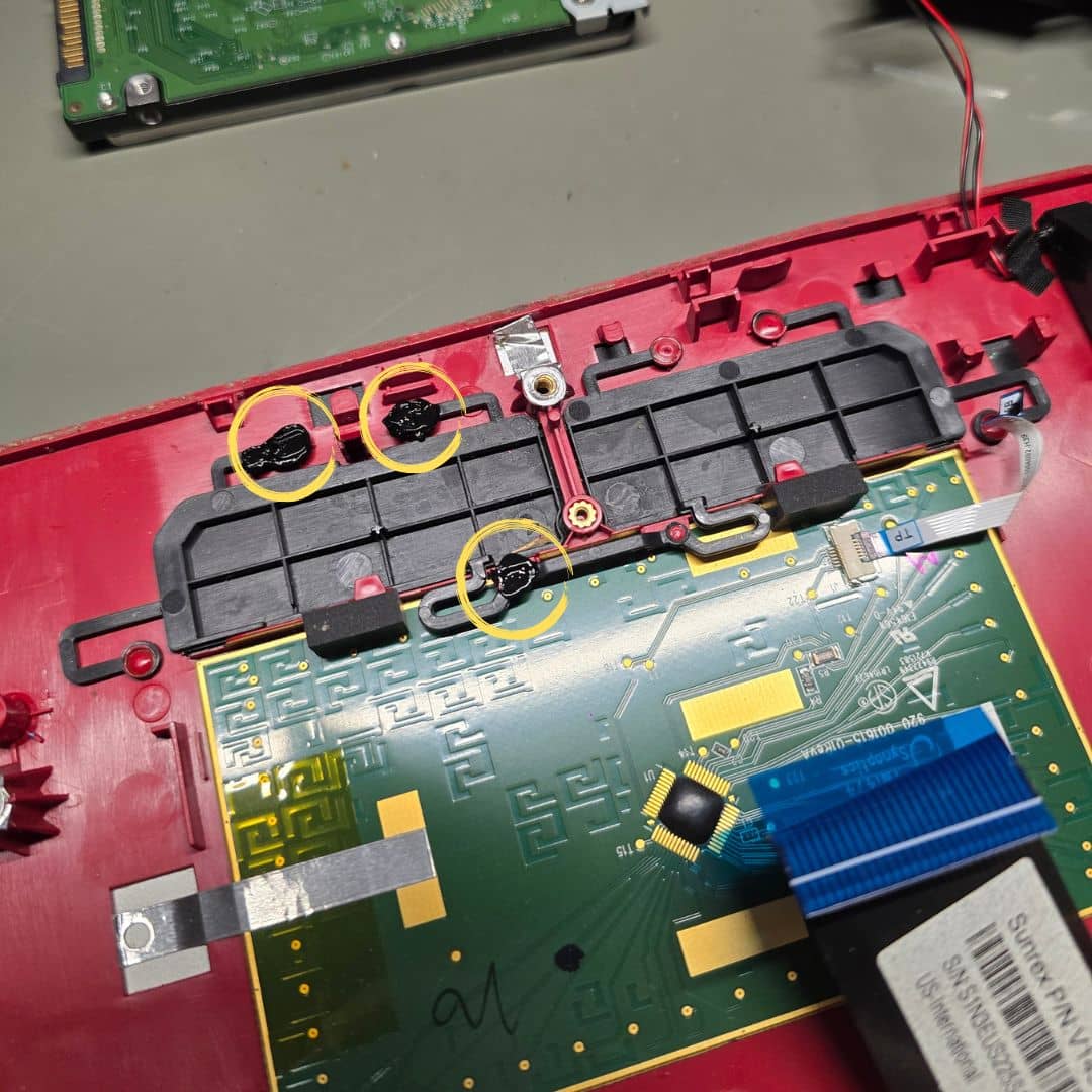 Lewy przycisk w touchpadzie laptopa MSI MS-1793 naprawiony przez Techopiekuna w Wadowicach
